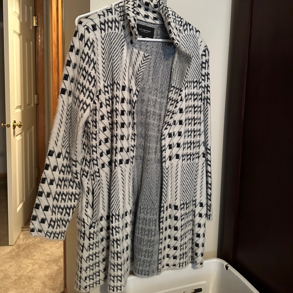 Black and White Patterned Coat -Liverpool size L